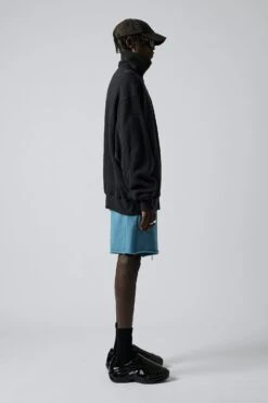 Volume Track Shorts - Ocean Blue 8 Volume Track Shorts - Ocean Blue -Style On Boards HS 22AP 1014 VOLUME TRACK SHORTS OCEAN BLUE SIDE